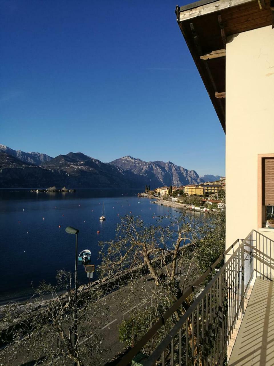 Casa Ines Fronte Lago Aparthotel Brenzone sul Garda Exterior photo