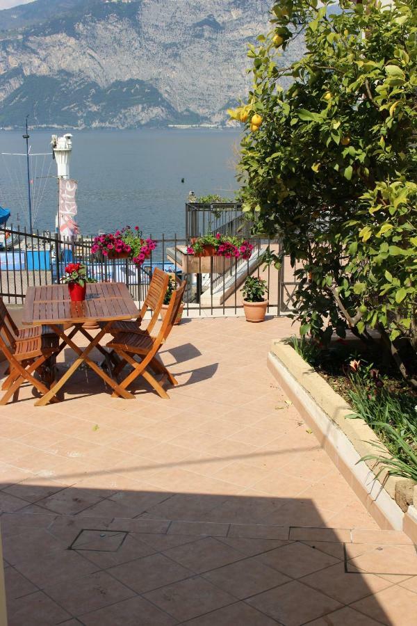 Casa Ines Fronte Lago Aparthotel Brenzone sul Garda Exterior photo